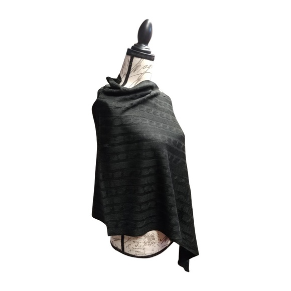 BLACK CABLE KNIT PONCHO SHAWL BRAND NEW - Picture 3 of 3